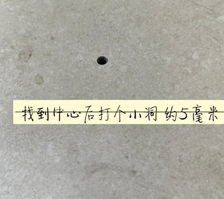 锡林浩特瓷砖空鼓维修公司专业解答在瓷砖铺贴过程中，如果砂料搅拌不均匀，将会带来以下问题