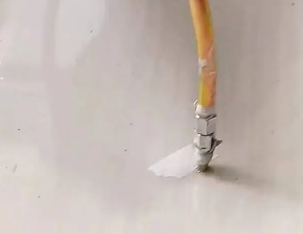 锡林浩特瓷砖空鼓维修公司专业解答在瓷砖铺贴过程中，如果使用的砂料过粗（如全部使用了粗砂），可能会导致以下问题